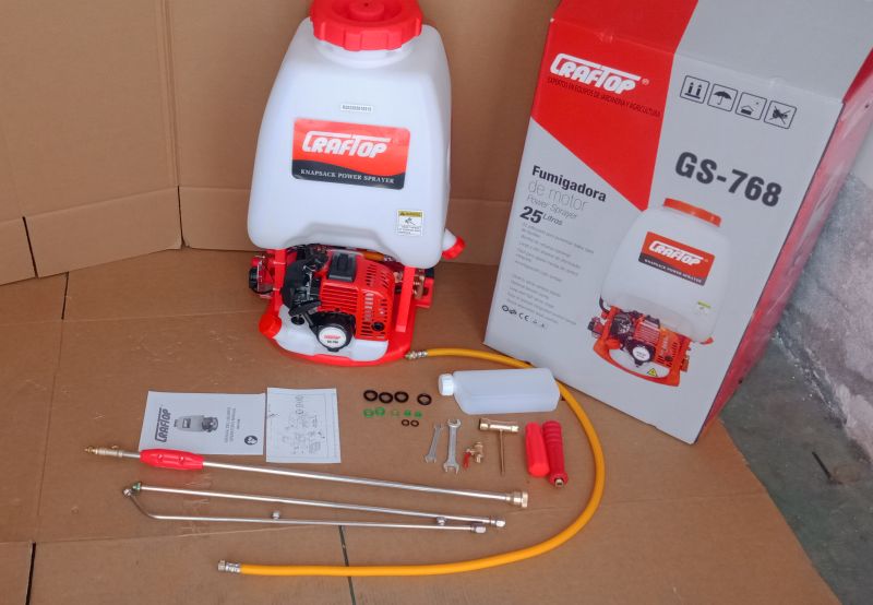 GS768-backpack-sprayer_with-all-accessories
